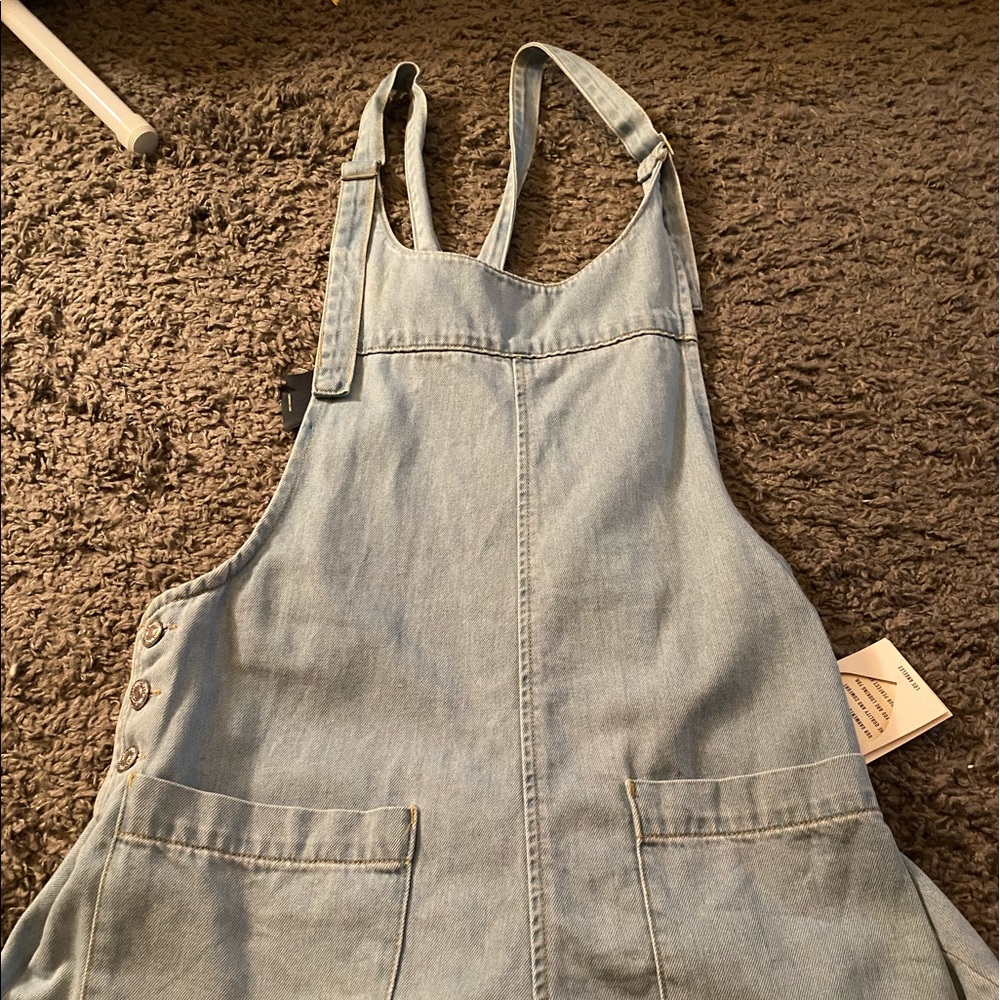 Short overalls with open back